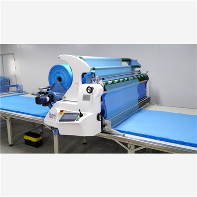 Special stretching machine for non-woven fabrics